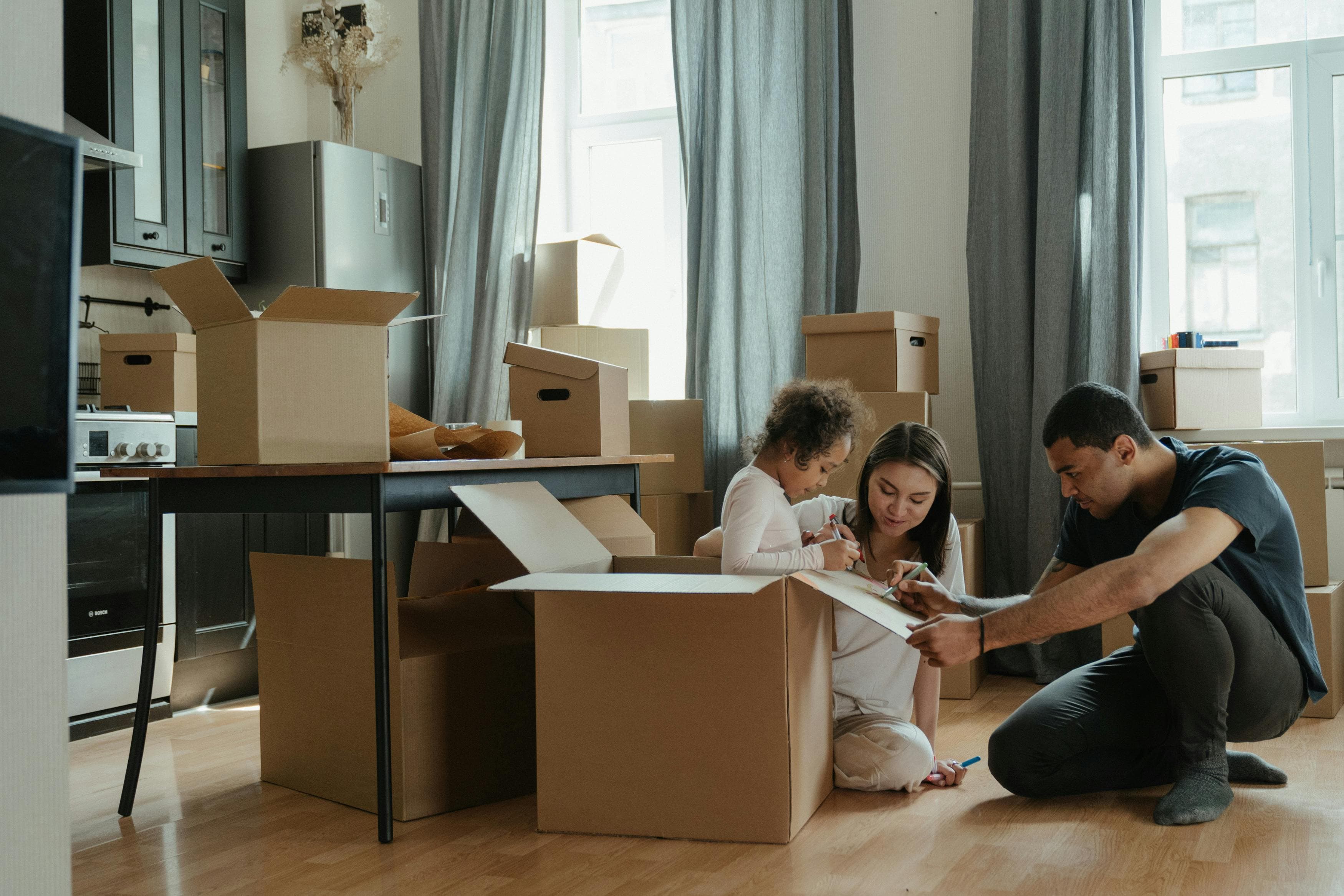 movers labeling and packing boxes